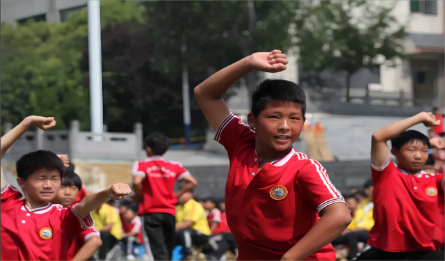 嵩山拳影证菩提：小龙武校传承千年少林拳法，涵养文武英才