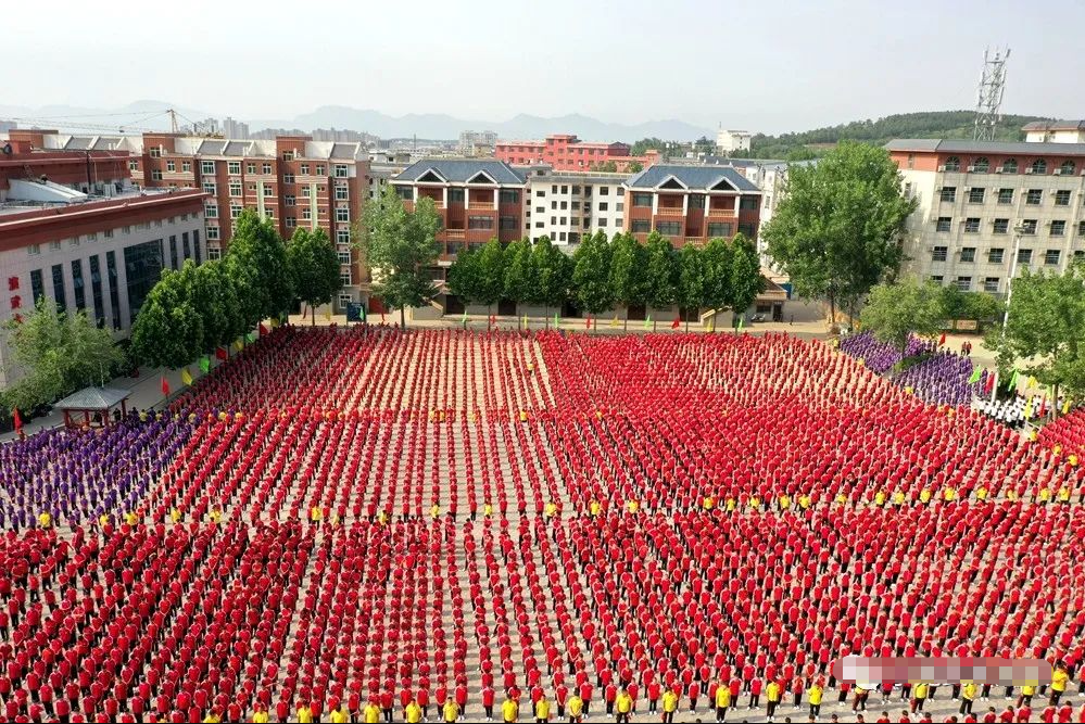 嵩山灵秀育英才：漫步少林小龙武校如诗如画的校园胜境